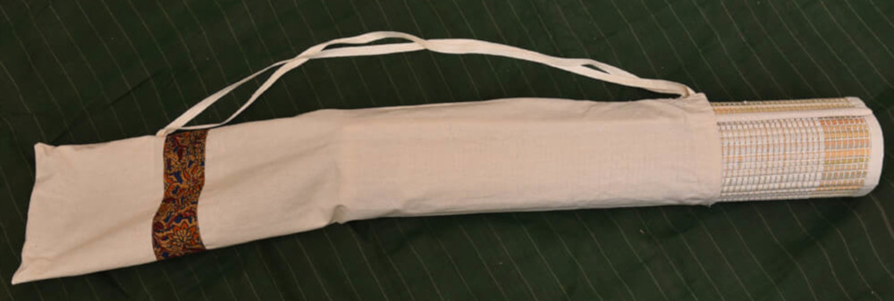 Sambu Straw yoga mat comes with cotton sling bag for easy carrying.